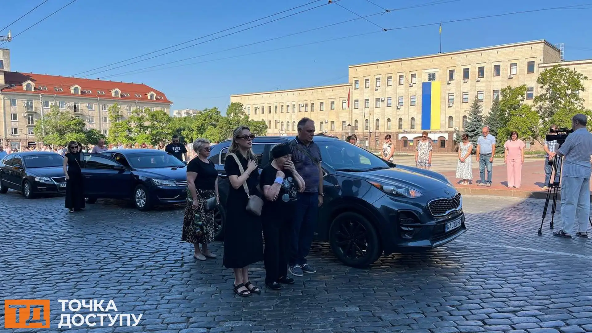 Кропивницький попрощався з військовим Сергієм Скороходом: в центрі міста зупинився траурний кортеж