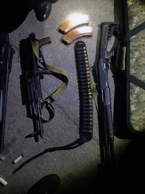 У Кропивницькому зупинили три авто, «нашпиговані» озброєними молодиками (ФОТО)