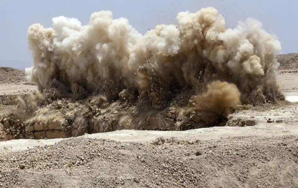 Де сьогодні лунатимуть вибухи, попередив голова Кіровоградської ОВА АНдрій Райкович