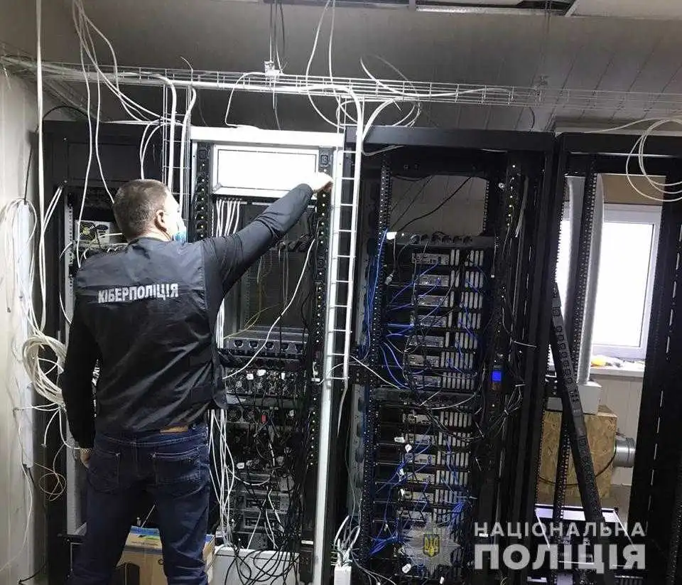 Житель Кіровоградщини завдав збитків українським телеканалам на 7 млн грн - кіберполіція (ВІДЕО)