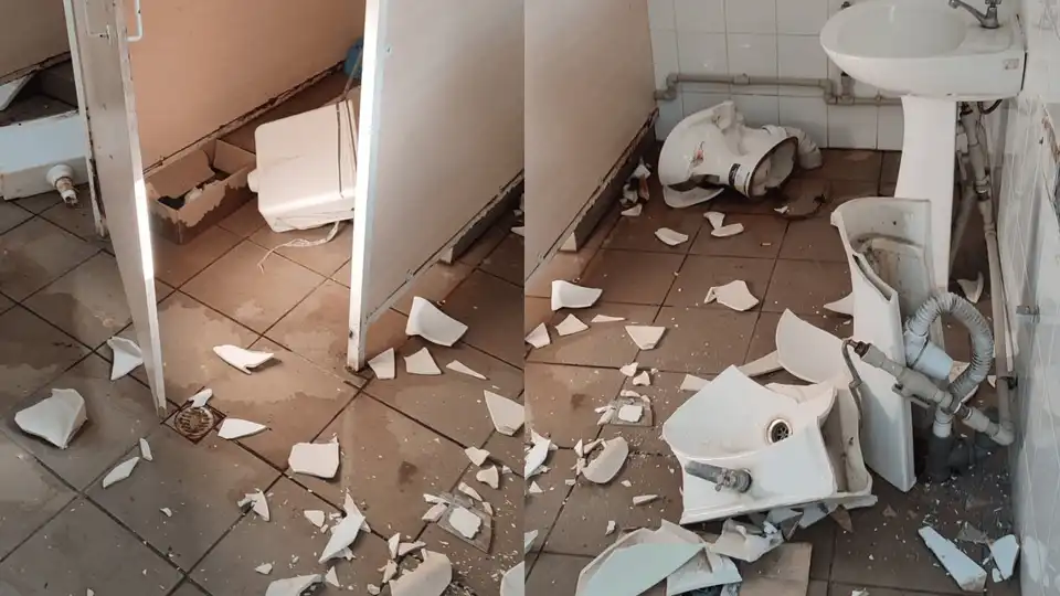 громадська вбиральня у парку