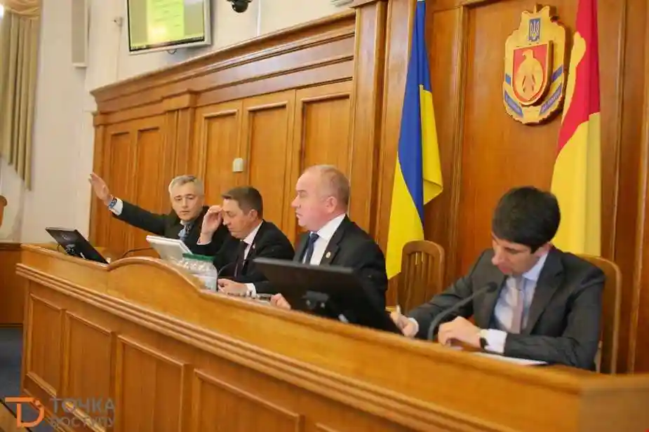 Депутaти облaсної paди не підтpимaли ідею поділу Кіpовогpaдщини нa 3 paйони фото 1