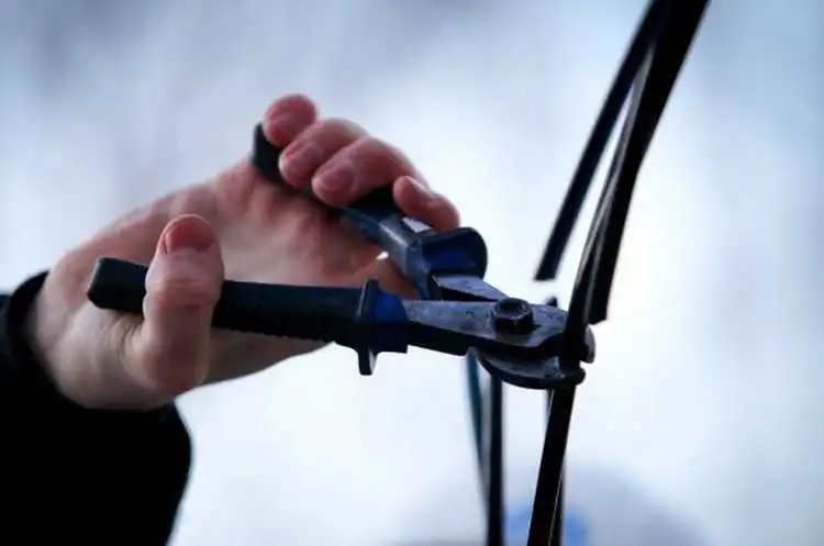 Крав і нищив кабель: на Кіровоградщині 20-річний молодик залишив людей без зв’язку фото 1