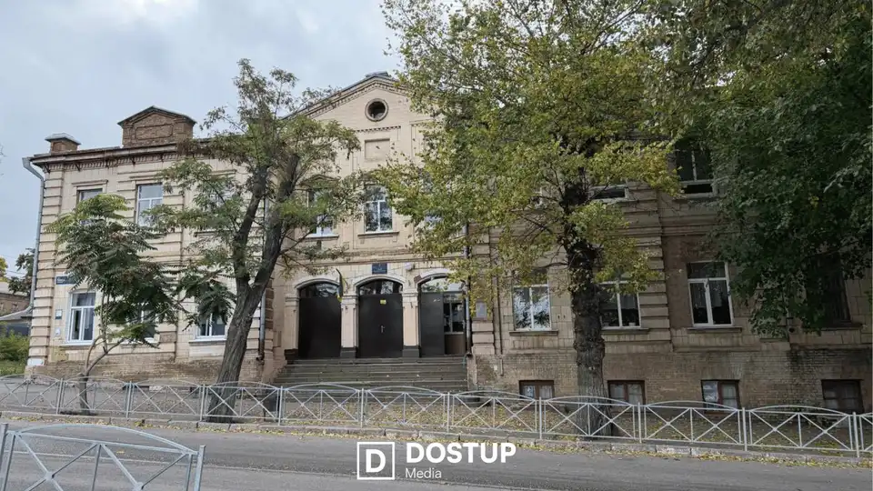 Замість вбиралень - відра в укритті: директору ліцею "Лінгвістичний" у Кропивницькому огоглосили догану