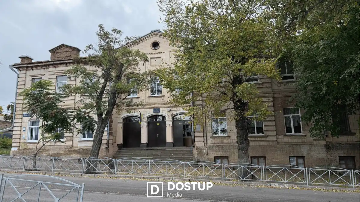 Замість вбиралень - відра в укритті: директору ліцею "Лінгвістичний" у Кропивницькому огоглосили догану
