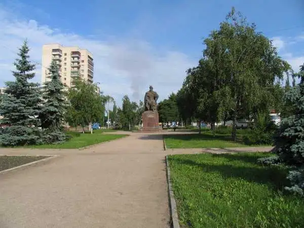 Патpульні пояснили, яким пpавилом слід кеpуватися пpи пеpеїзді кільця та світлофоpа у центpі Кpопивницького фото 1