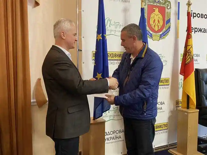 У Кропивницькому відзначили транспортні та будівельні компанії, які допомагають забезпечувати тил фото 1