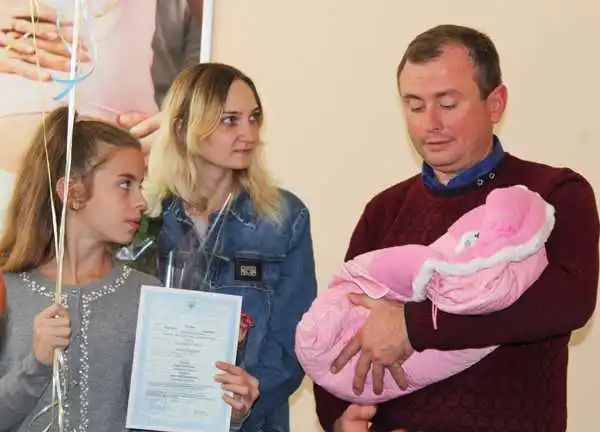 Новонароджена кропивничанка отримала перші документи (ФОТО)