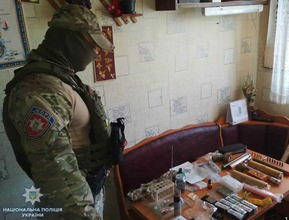 У Кропивницькому за допомогою КОРДу «взяли» озброєного вибухівкою власника нарколабораторії (ФОТО)