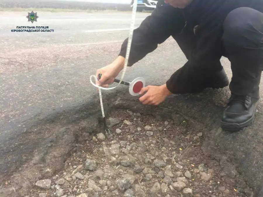 Аварійні дороги на Кіровоградщині: до відповідальності притягнули 40 посадовців (ФОТО)