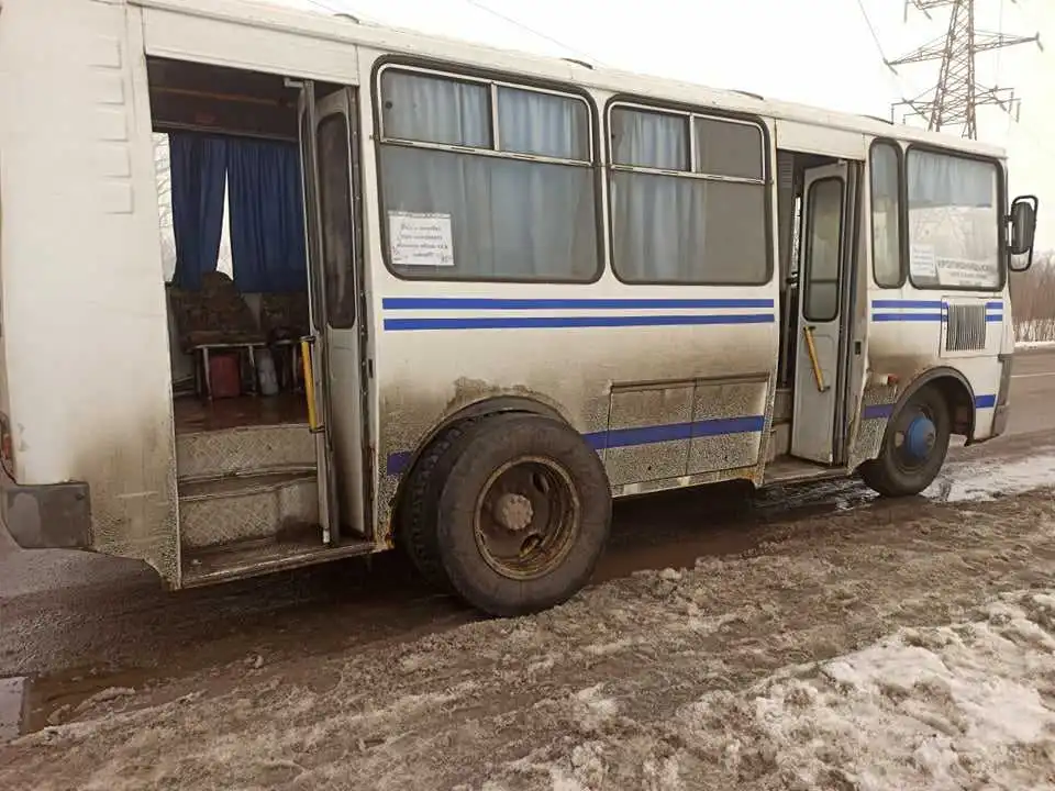 Неподалік Кропивницького в пасажирського автобуса під час руху відпало колесо (ФОТО)