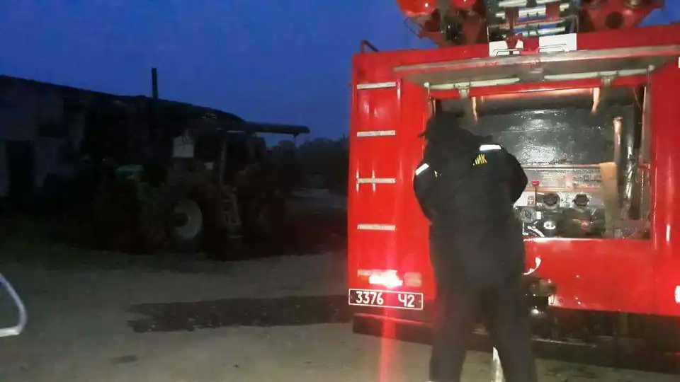 На Кіровоградщині згоріли три трактори, комбайн та оприскувач (ФОТО)