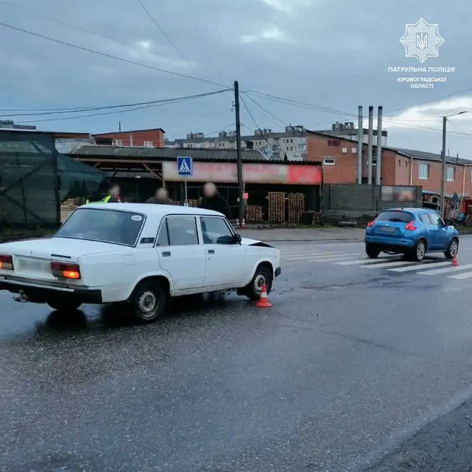 У Кропивницькому зіткнулися ВАЗ та Nissan (ФОТО, ВІДЕО)
