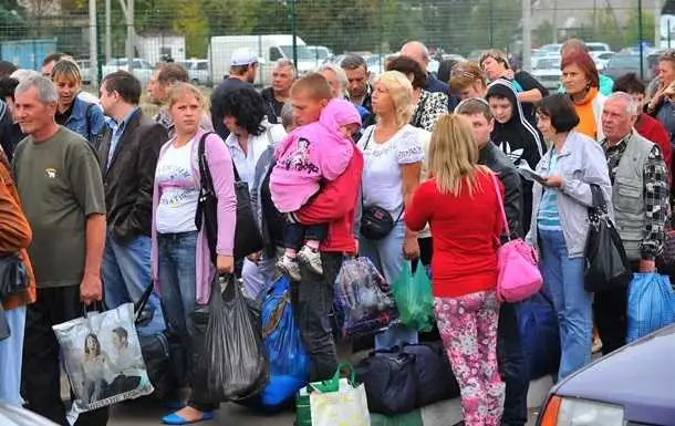 В Україні мають полегшити процес соцвиплат вимушеним переселенцям фото 1