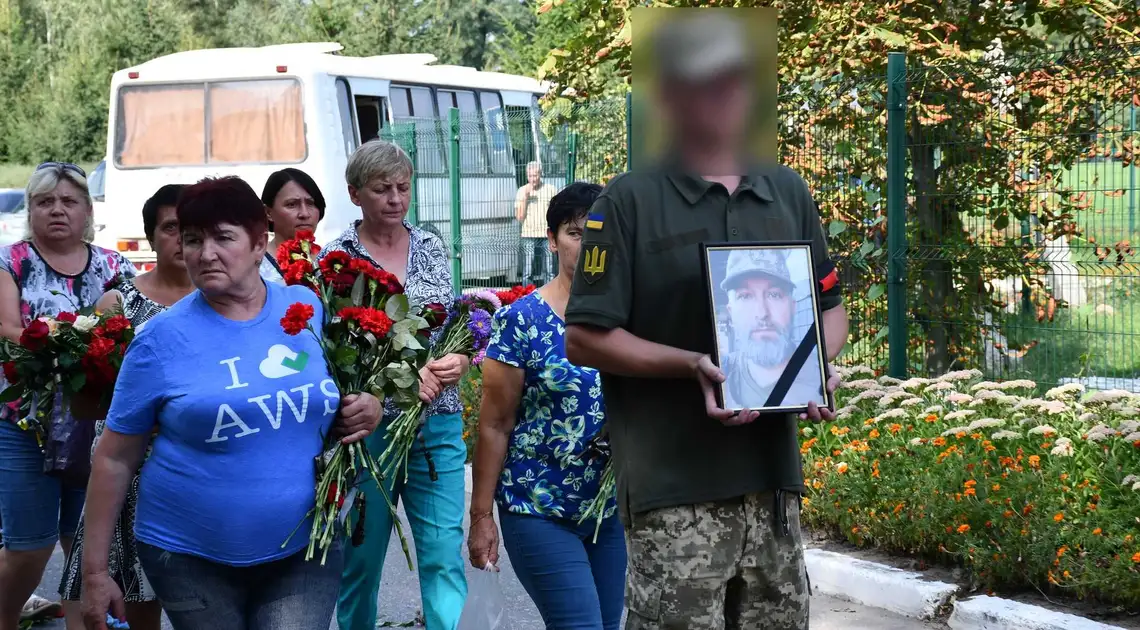 В громаді на Кіровоградщині попрощалися із загиблим захисником (ФОТО) фото 1