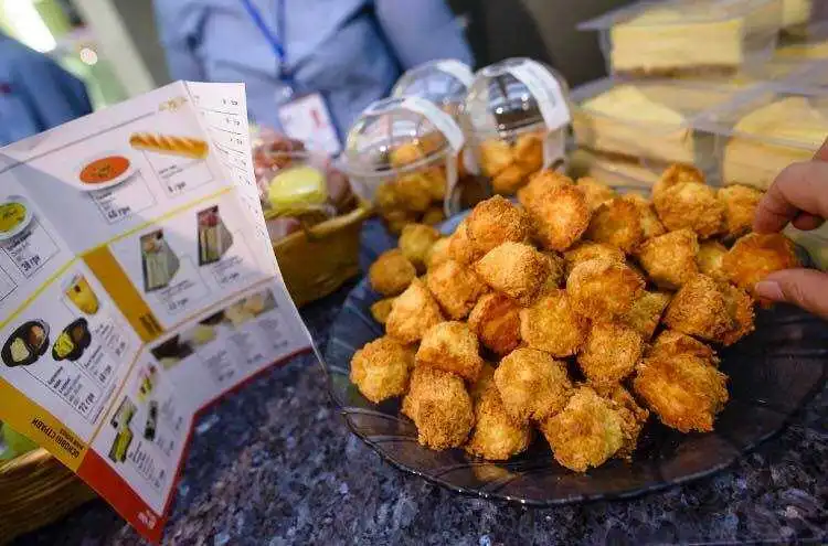 Чим годуватимуть в українських поїздах: меню «Укрзалізниці» (ФОТО, ВІДЕО)