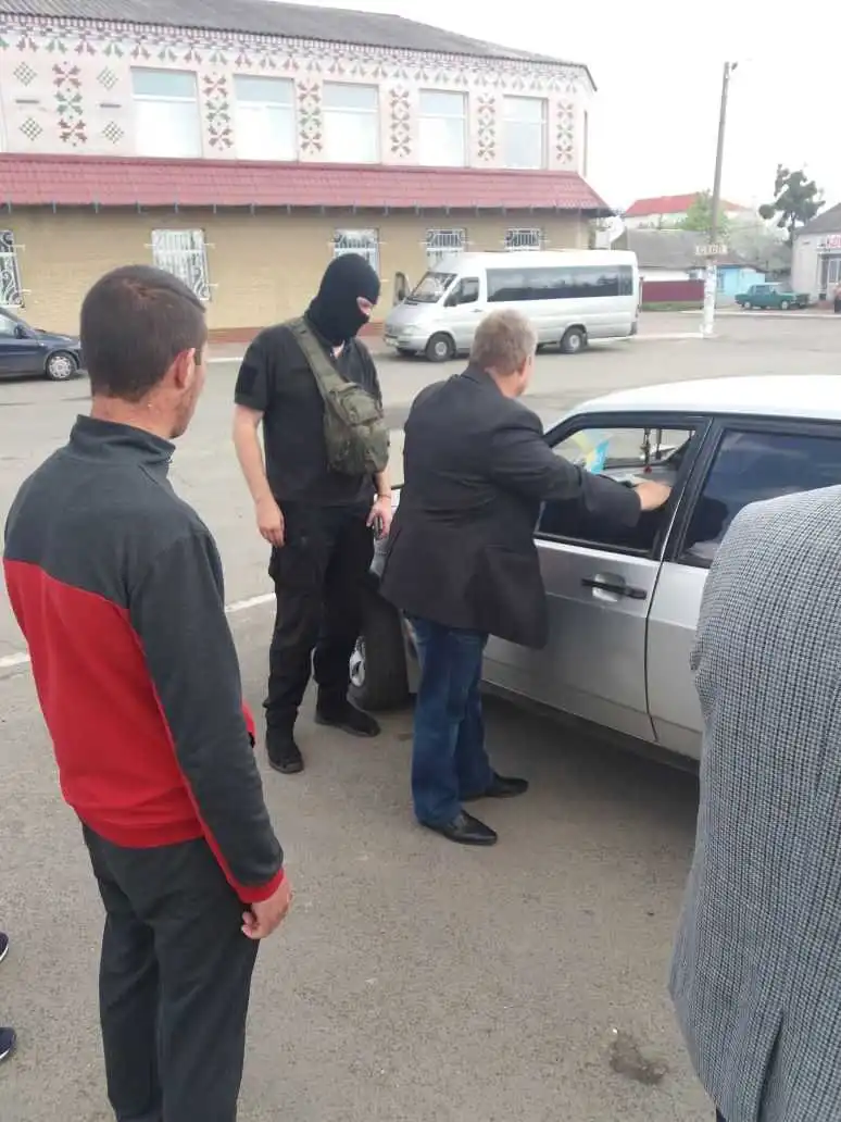 Водоохоронний гамбіт: на Кіровоградщині під час отримання хабара затримали голову сільради (ФОТО)