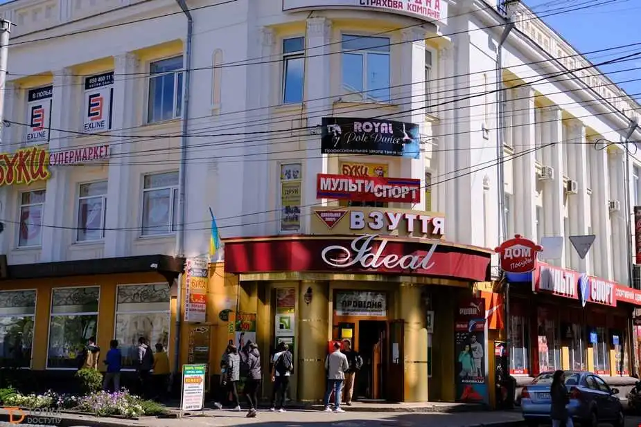 Кропивницький: міський голова повідомив, що рекламу російською мовою зрізатимуть