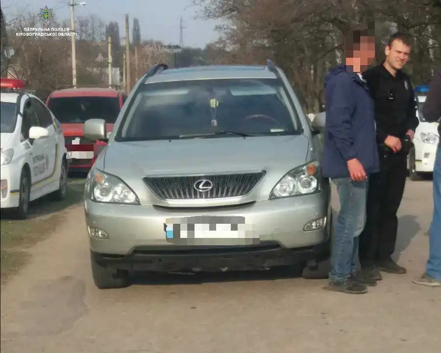 Після погоні полями під Кропивницьким затримали п’яного водія «Lexus RX 300» (ФОТО)