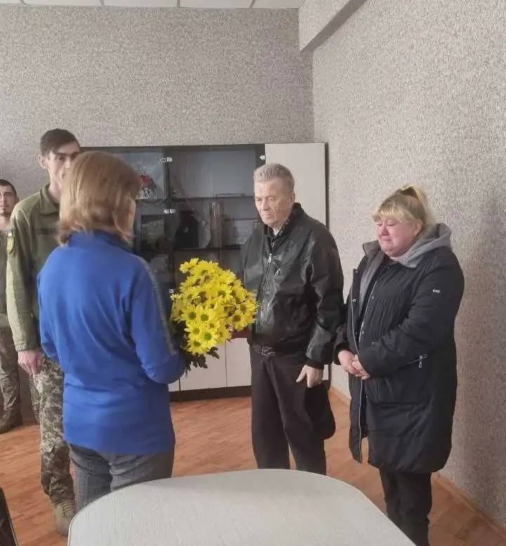 На Кіровоградщині батькам загиблого захисника вручили його орден (ФОТО) фото 1