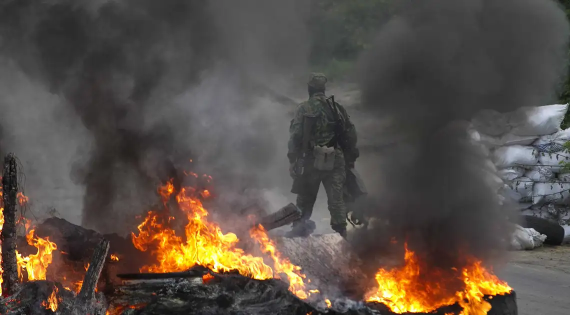 Українці у Красногорівці відкрили вогонь на ураження, бойовики «ДНР» зазнали серйозних утрат (ВІДЕО) фото 1