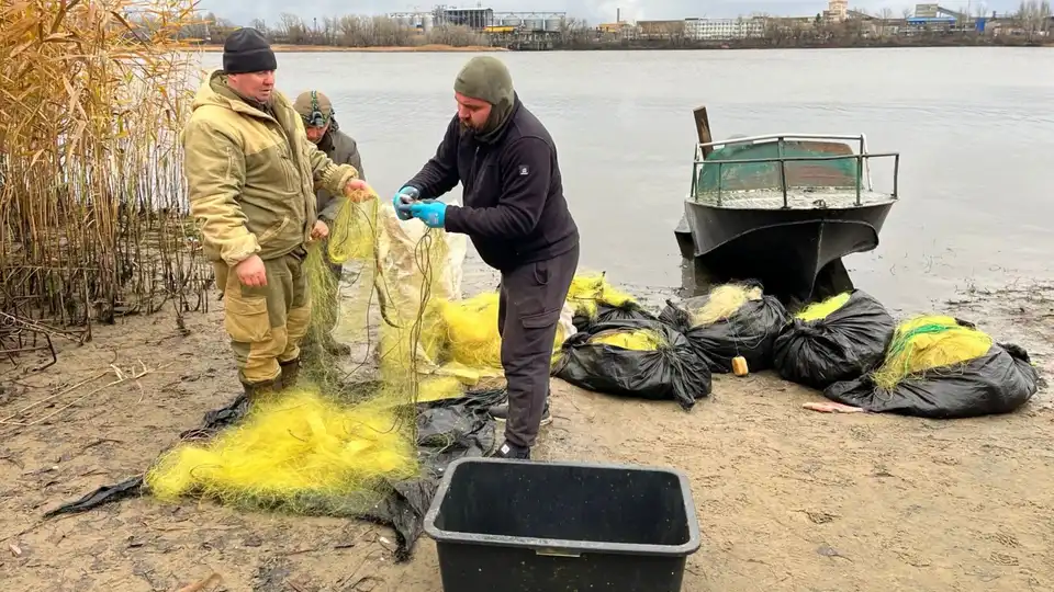 Браконьєри напали під час затримання:  риби на мільйон виявили у двох чоловіків на Кіровоградщині