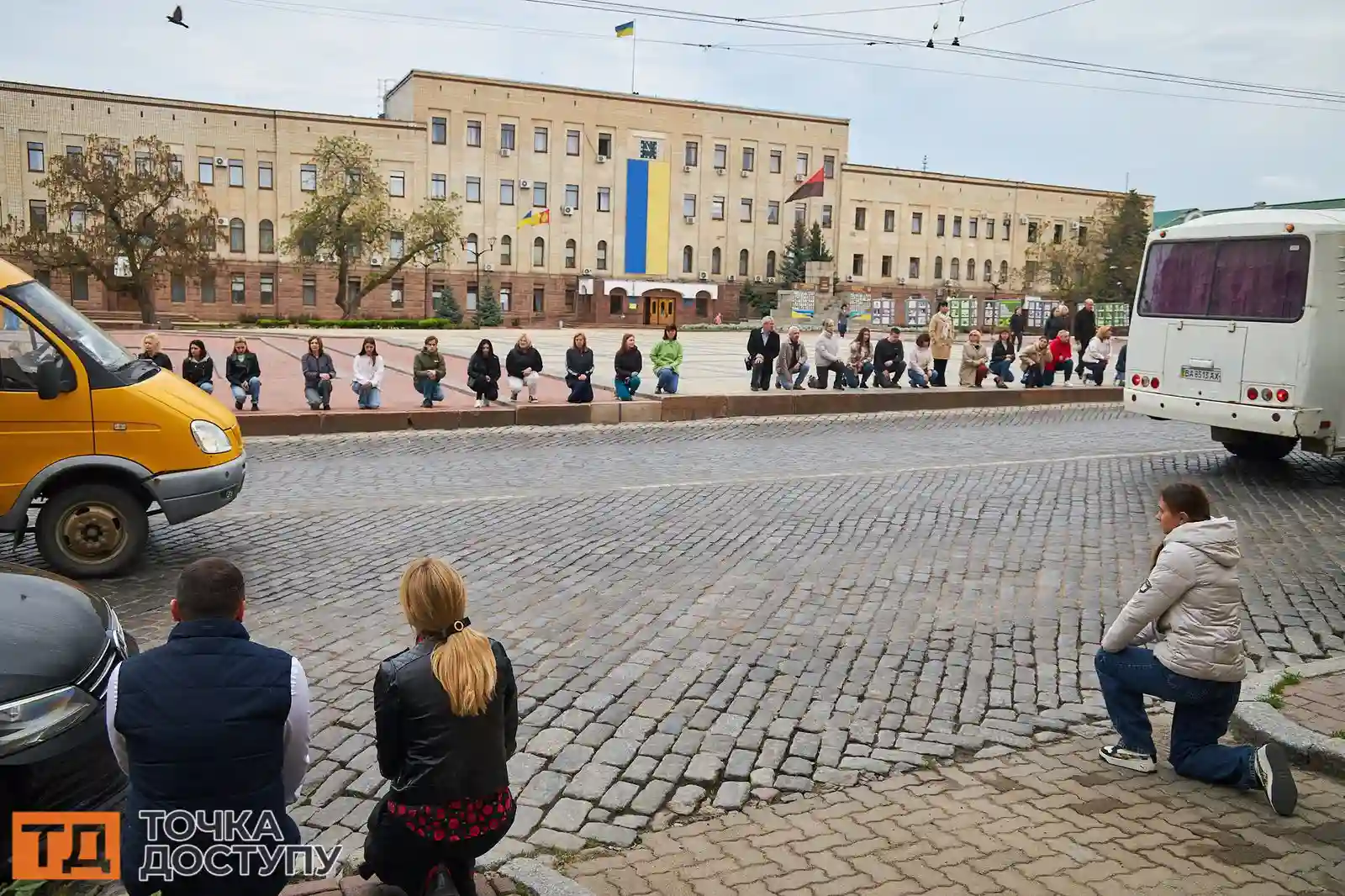 У Кропивницькому на площі Героїв Майдану попрощалися з військовим.