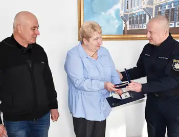 На Кіровоградщині нагородили батьків хлопця, який рятував людей під час пожежі в автобусі фото 1