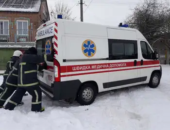 На Кіровоградщині буксирували авто "швидкої" допомоги, вантажівки та легковик (ФОТО) фото 1