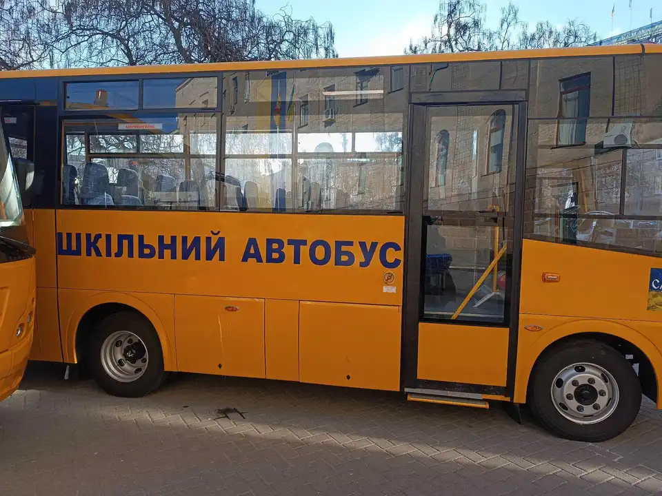 Громади Кіровоградщини отримали нові шкільні автобуси (ФОТО)