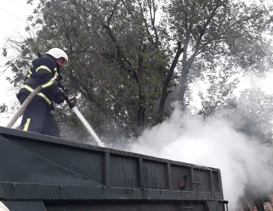 Кропивницький: в кузові вантажівки загорілося сміття