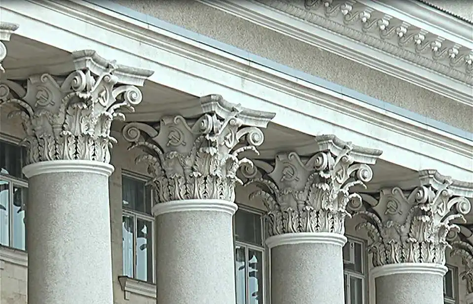 У Кропивницькому хочуть декомунізувати фасад будівлі міської ради (ФОТО) фото 1