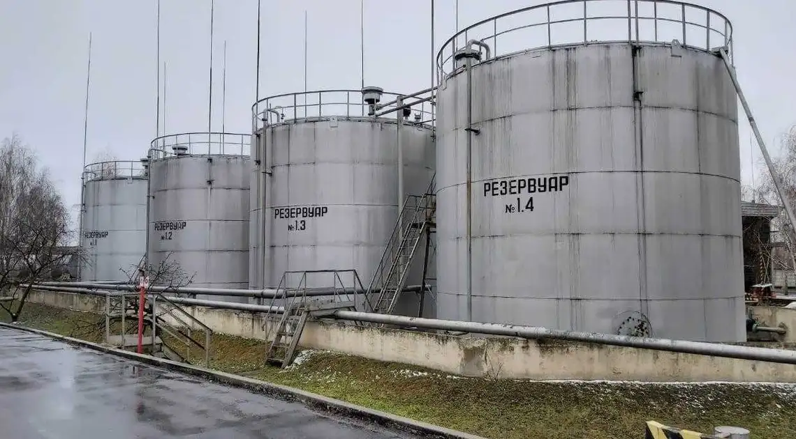 Кіровоградщина: на території нафтобази незаконно виготовляли пально-мастильні матеріали фото 1