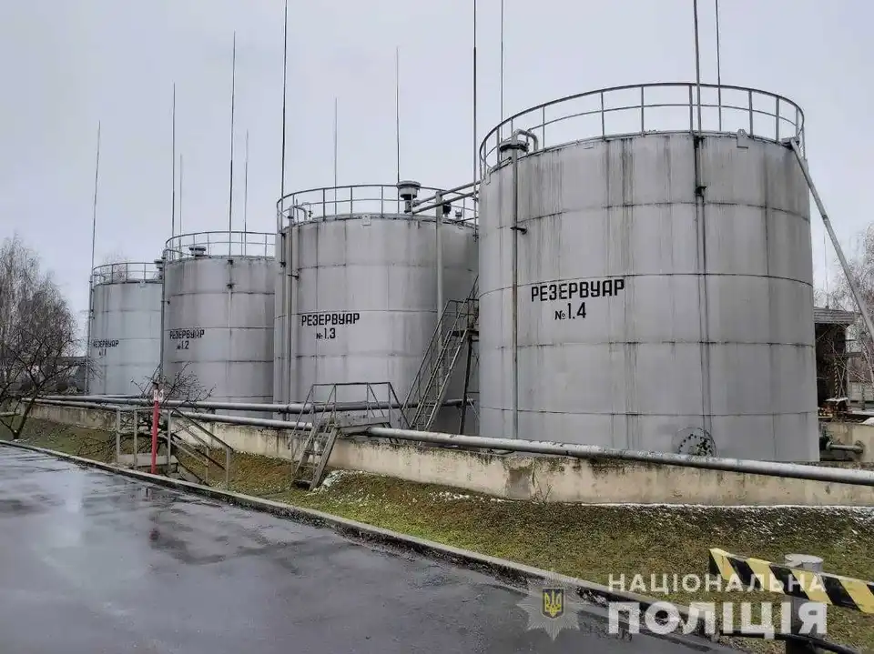 Кіровоградщина: на території нафтобази незаконно виготовляли пально-мастильні матеріали