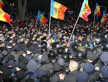 В Молдові майдан: люди протестують проти нового уряду фото 1
