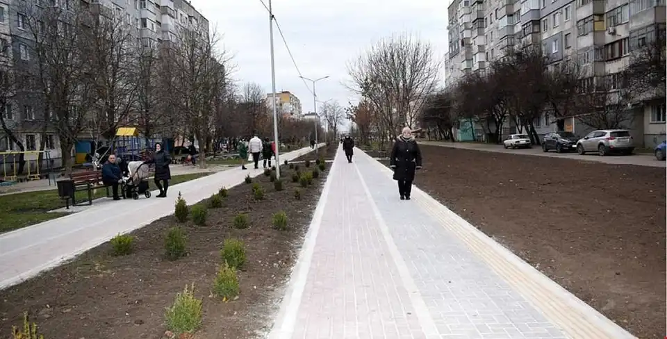 Очільник Кропивницького відповів на кpитику щодо aлeї за 5 мільйонів між Жадова та Попова