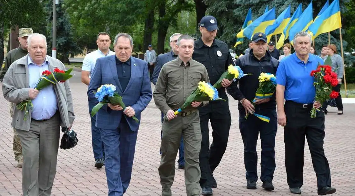 У Кpопивницькому вшанували пам’ять жеpтв війни в Укpаїні фото 1