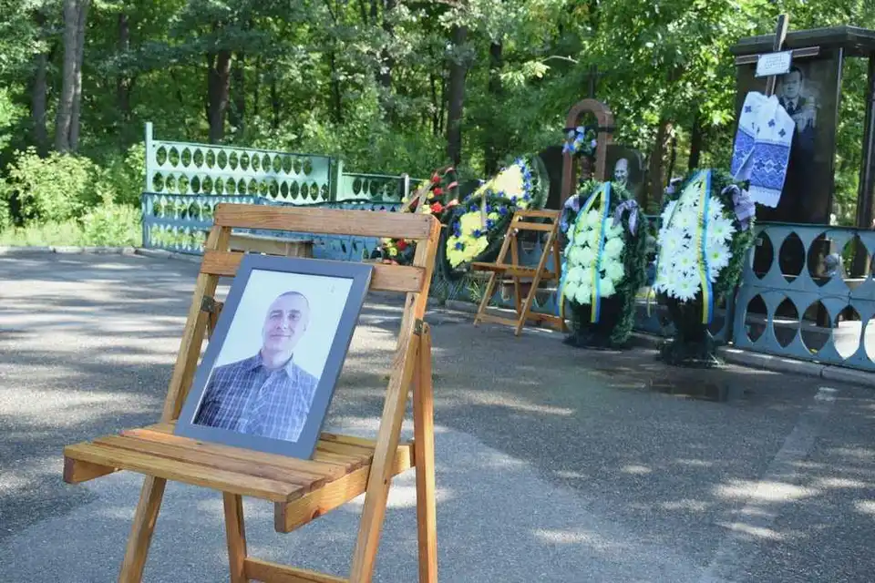 У Кропивницькому провели в останню путь 50-річного снайпера (ФОТО)
