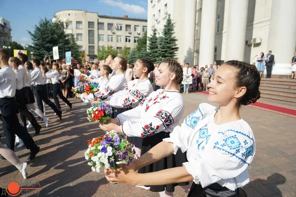 Випускникам у Кропивницькому вручили золоті медалі (ФОТОРЕПОРТАЖ)