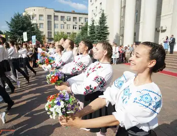 Випускникам у Кропивницькому вручили золоті медалі (ФОТОРЕПОРТАЖ) фото 1