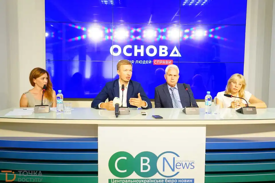 У Кропивницькому партія «Основа» презентувала програму демократичного перезавантаження України (ФОТО)