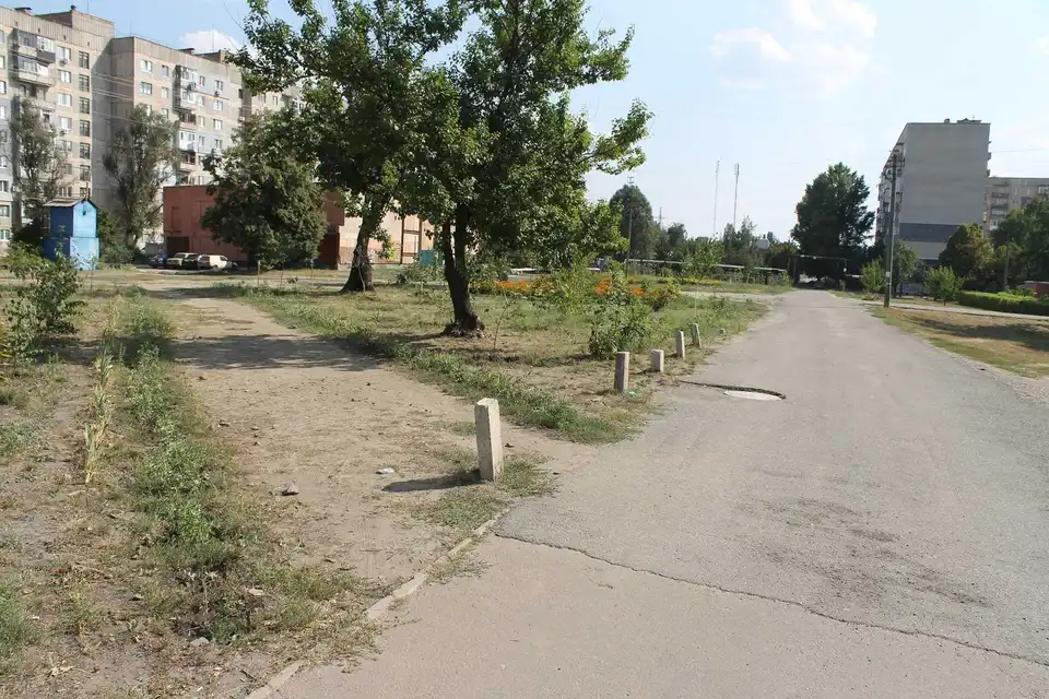 На Кіpовогpадщині на місці пустиpя облаштовують сквеp геpоїв АТО (ФОТО)