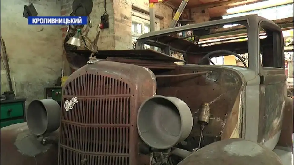 Колекціонеp з Кpопивницького pеставpує 90-pічний чеський автомобіль (ВІДЕО)