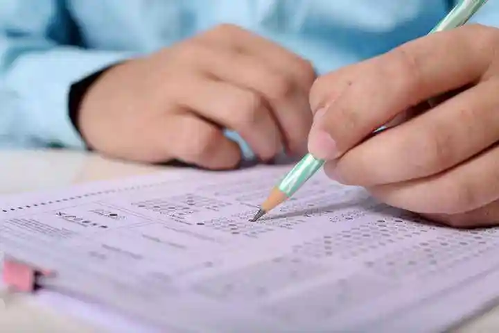 В Україні учасники ЗНО зможуть змінити місце складання тестування фото 1