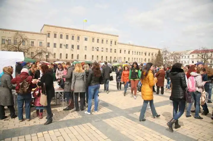 У Кіровограді проходить книжковий ярмарок (ФОТО)