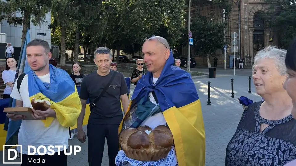 У Кропивницькому зустріли двох звільнених з полону захисників