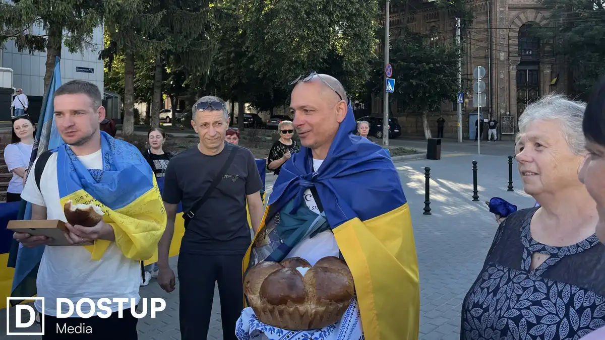 У Кропивницькому зустріли двох звільнених з полону захисників