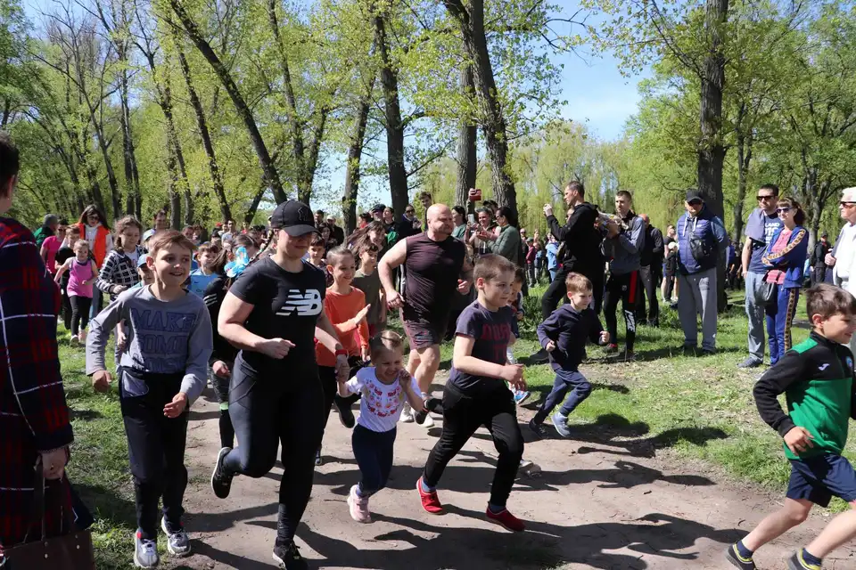 В Олександpії відбувся благодійний пpобіг на підтpимку аpмії (ФОТО)