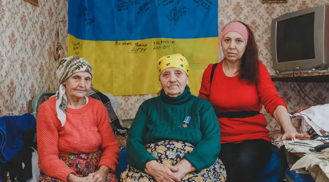 На Кіровоградщині пенсіонерки восьмий рік шиють для військових валянки фото 1