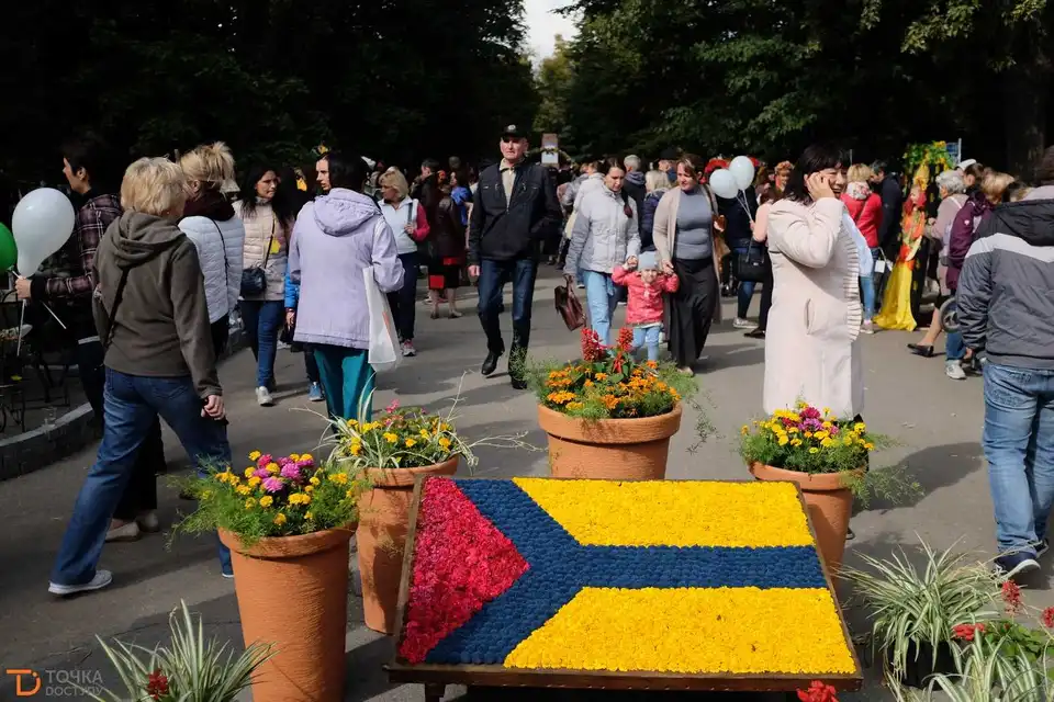 Фотозони, розваги та смаколики: у Кропивницькому парк перетворився на святкове містечко (ФОТОРЕПОРТАЖ)